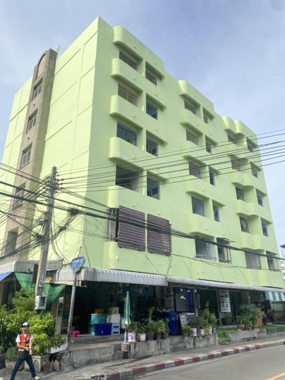 For SaleBusinesses for saleRatchadapisek, Huaikwang, Suttisan : Two apartment buildings on the road in front of Soi Pracha Uthit 15