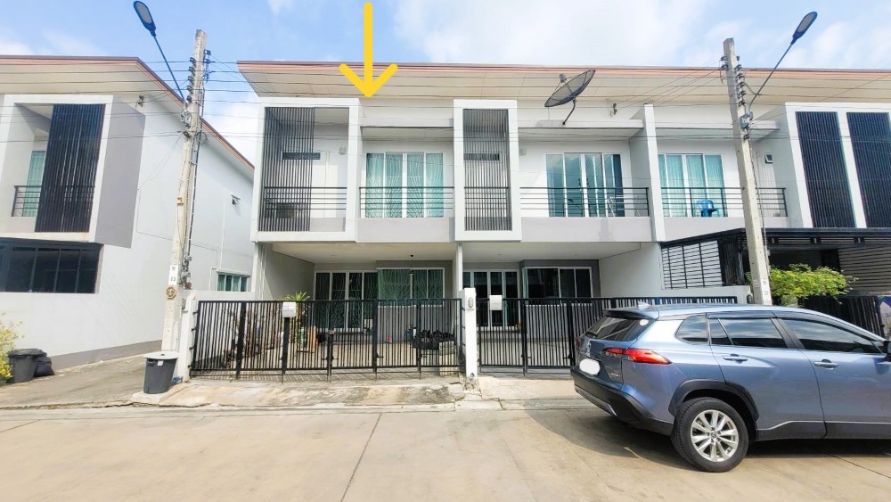 For SaleTownhouseBang kae, Phetkasem : Very new townhome!! Good condition at a great price. Urgent sale! Townhome The Miracle Plus 2 Phetkasem 63, corner house in Soi Phetkasem 63, accessible on both Kanchana Road and Phetkasem Road.