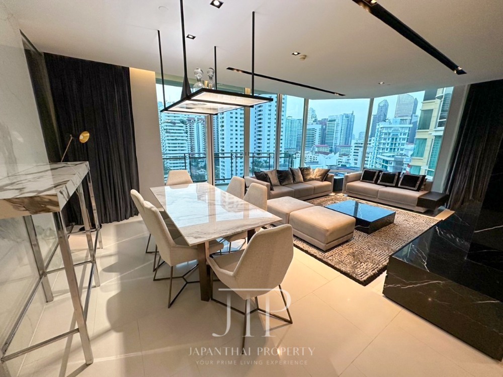 ให้เช่าคอนโดสุขุมวิท อโศก ทองหล่อ : Private lift modern decorated 170sqm 3bed at Royce Residence in Asoke area.