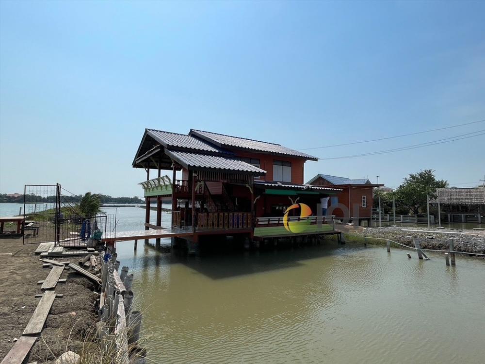 For SaleHouseRathburana, Suksawat : House for sale with land, with sea bass pond, fully furnished, great atmosphere, house and land, on the main road, Na Kluea Subdistrict, Phra Samut Chedi District, Samut Prakan Province