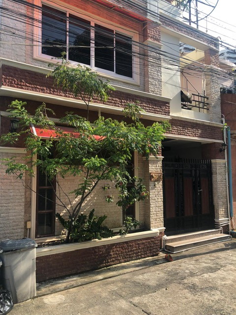 For SaleTownhouseSukhumvit, Asoke, Thonglor : 2-Storey Townhouse For Sale, 28 sqw. @Sukhumvit 39, Phrom Phong Area