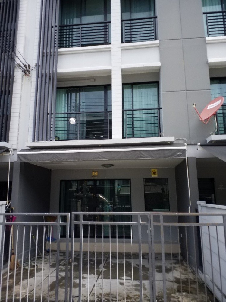 For SaleTownhouseChaengwatana, Muangthong : House for sale in the city center, Ngamwongwan, free transfer