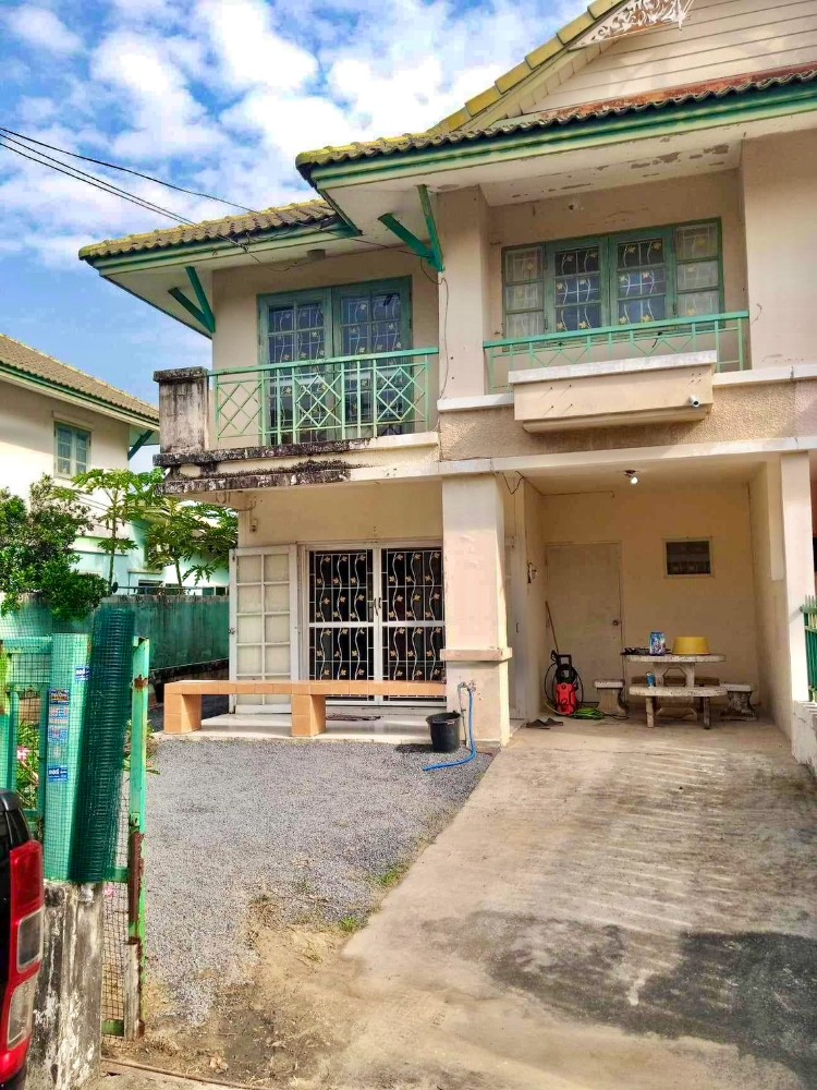 For SaleHousePathum Thani,Rangsit, Thammasat : Urgent sale, very cheap!! 2-story semi-detached house for sale, Pruksa Village 17, Lam Luk Ka Khlong 3