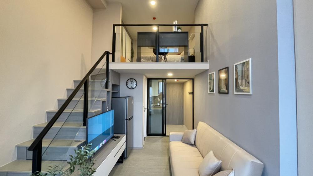 For SaleCondoSeri Thai, Ramkhamhaeng Nida : New condo for sale, 1st hand, Origin Plug&Play Ramkhamhaeng Triple Station, 2-story condo, Duplex, new room, no one has ever lived in it. Beautifully decorated, full of options. Its like staying in a five-star hotel every day.