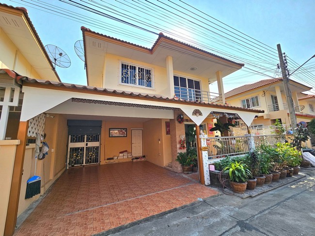 For SaleTownhomeSamut Prakan,Samrong : sss456 for sale, 2-story semi-detached house, Suriya Perfect Village, corner house.