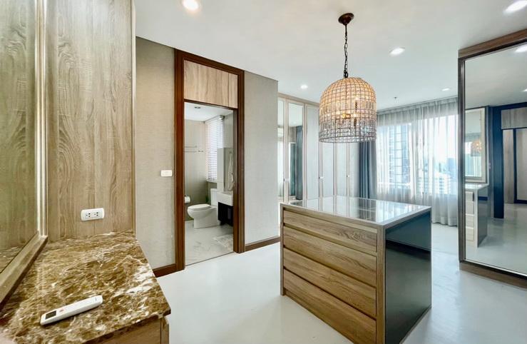 For SaleCondoRama9, Petchburi, RCA : For Sale Villa Asoke 3 Bed 22.5 mb