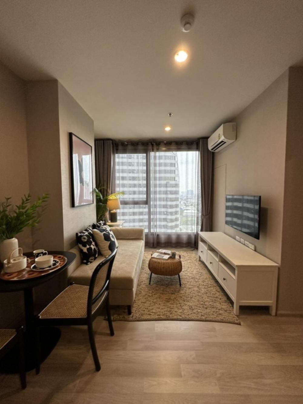 ขายคอนโดบางนา แบริ่ง ลาซาล : For sale ขายห้องตัวอย่าง IDEO MOBI Sukhumvit Eastpoint BTS บางนา 1 Bed 36 ตร.ม ชั้นสูง 20+ ราคา 4,390,000 บาท ฟลูเฟอร์ บิ้วอินท์ครบ !!