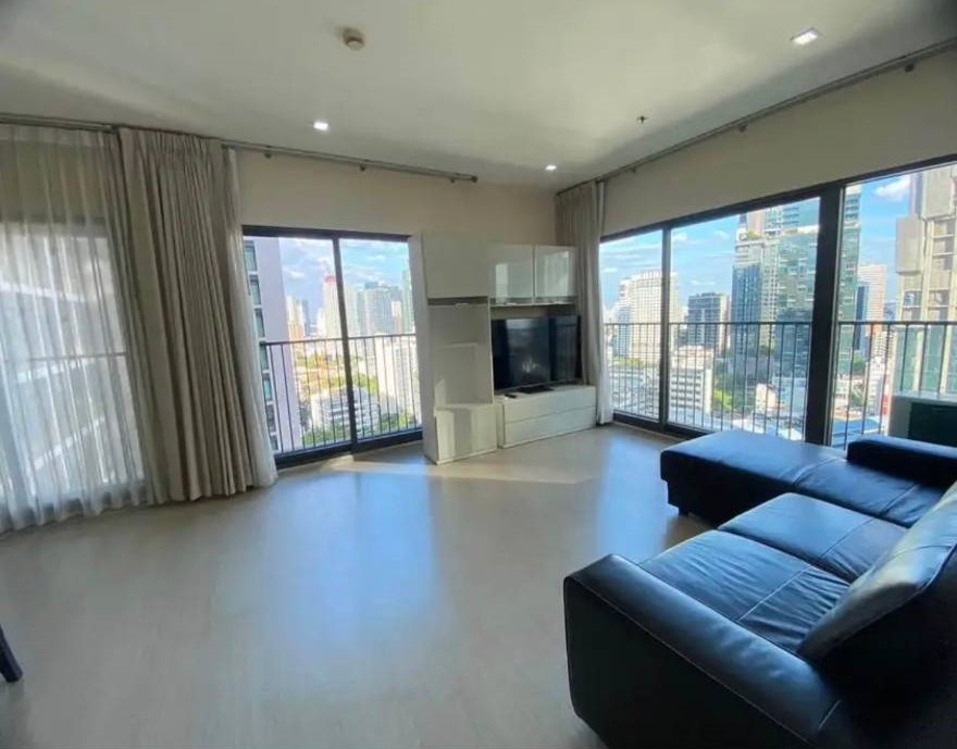 For SaleCondoSukhumvit, Asoke, Thonglor : ♦ Modern Luxury ♦ 15+ Floor 62.36 sq.m. | 1 Bed, fully furnished | Skywalk to BTS Thonglor, Major Cineplex Sukhumvit 2 mins., BTS Ekkamai 2 mins., Sukhumvit Hospital 5 mins.