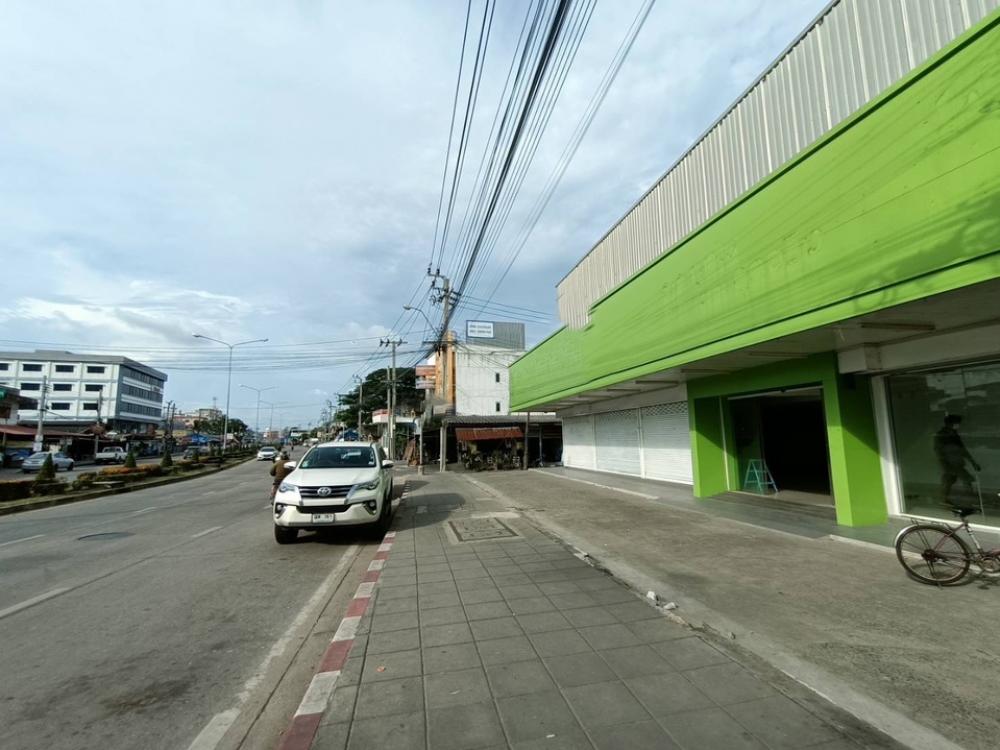 For RentRetailNawamin, Ramindra : For rent, 3-storey building on Ram Intra - Phraya Suren Road, very good location, suitable for a shop / showroom / clinic.