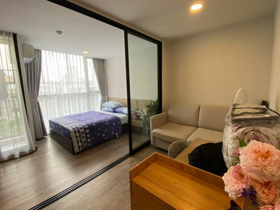 For RentCondoWongwianyai, Charoennakor : 👑 Flexi Sathon - Charoennakhon 👑 Beautiful room for rent, divided into sections, complete with furniture and electrical appliances.