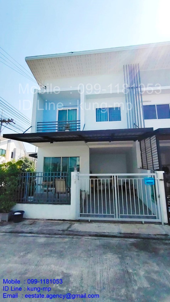 For SaleHouseMahachai Samut Sakhon : Home Town, 2 floors, area 26.9 sq m, 3 bedrooms, 2 bathrooms, owner of the house is selling it himself.