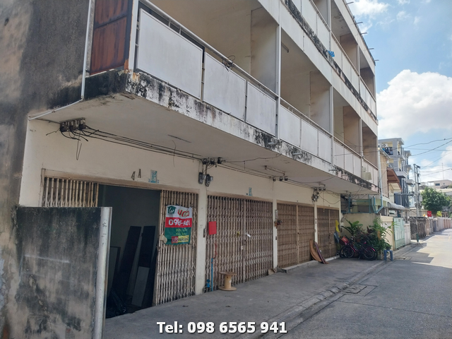 For SaleShophouseSathorn, Narathiwat : Commercial house in Sathorn Soi 11 Yak 13   :  4 units for sales at 18 Million Baht