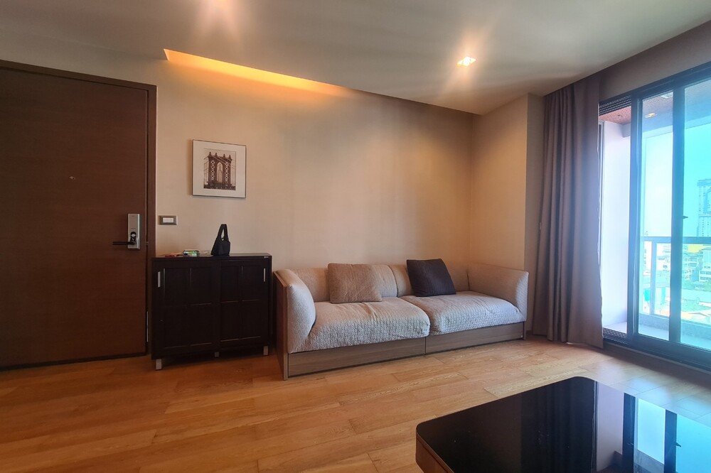 For SaleCondoSathorn, Narathiwat : Code  C20231000248.......The Address Sathorn Sale with tenant, 1 bedroom, 1 bathroom, furnished, Special Deal!!