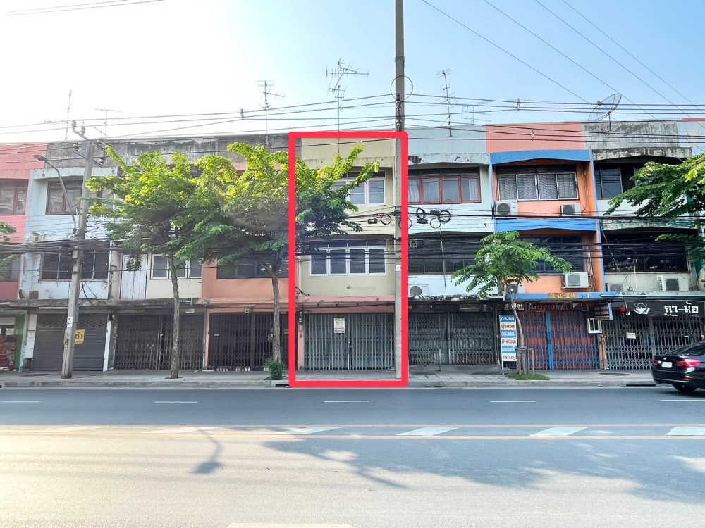 For SaleShophouseRathburana, Suksawat : For sale 3-story shophouse next to the main road, entrance to Soi Pracha Uthit 20, near King Mongkut's University of Technology Thonburi