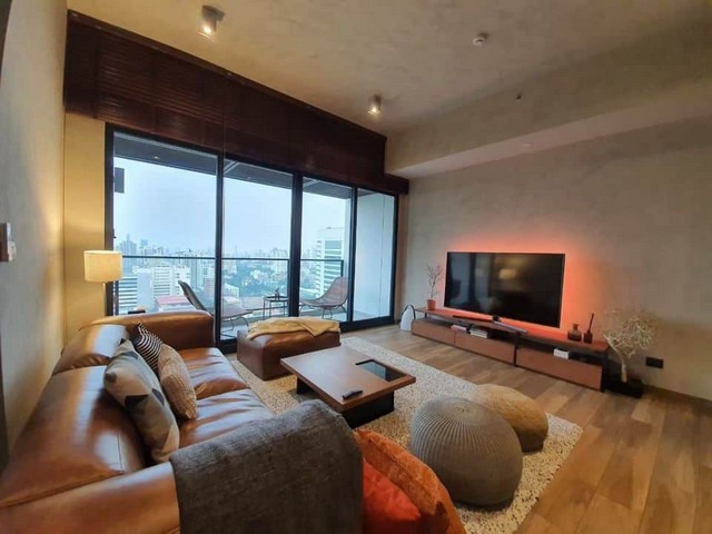 ให้เช่าคอนโดสุขุมวิท อโศก ทองหล่อ : 2-Bedroom Condo for Rent at The Lofts Asoke, near MRT Phetchaburi & BTS Asok