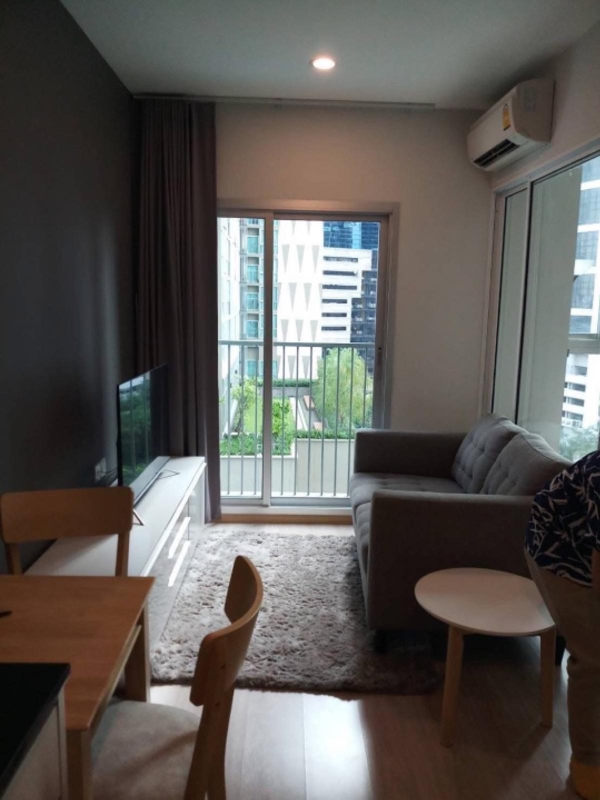 For RentCondoRatchadapisek, Huaikwang, Suttisan : ★ Noble Revolve Ratchada ★ Size 26 sq m., 31th floor (1 bedroom, 1 bathroom), ★ near MRT Cultural Center ★ near True Tower, Stock Exchange of Thailand, RS Tower ★ many amenities ★ Complete electrical appliances