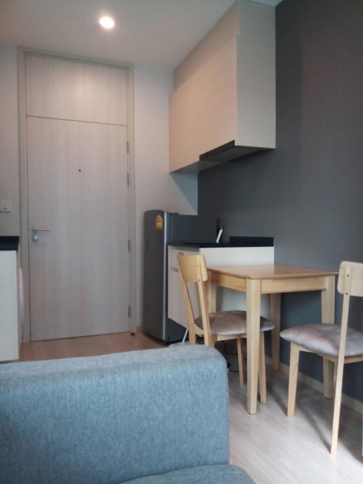 For RentCondoRatchadapisek, Huaikwang, Suttisan : ★ Noble Revolve Ratchada ★ Size 26 sq m., 31th floor (1 bedroom, 1 bathroom), ★ near MRT Cultural Center ★ near True Tower, Stock Exchange of Thailand, RS Tower ★ many amenities ★ Complete electrical appliances