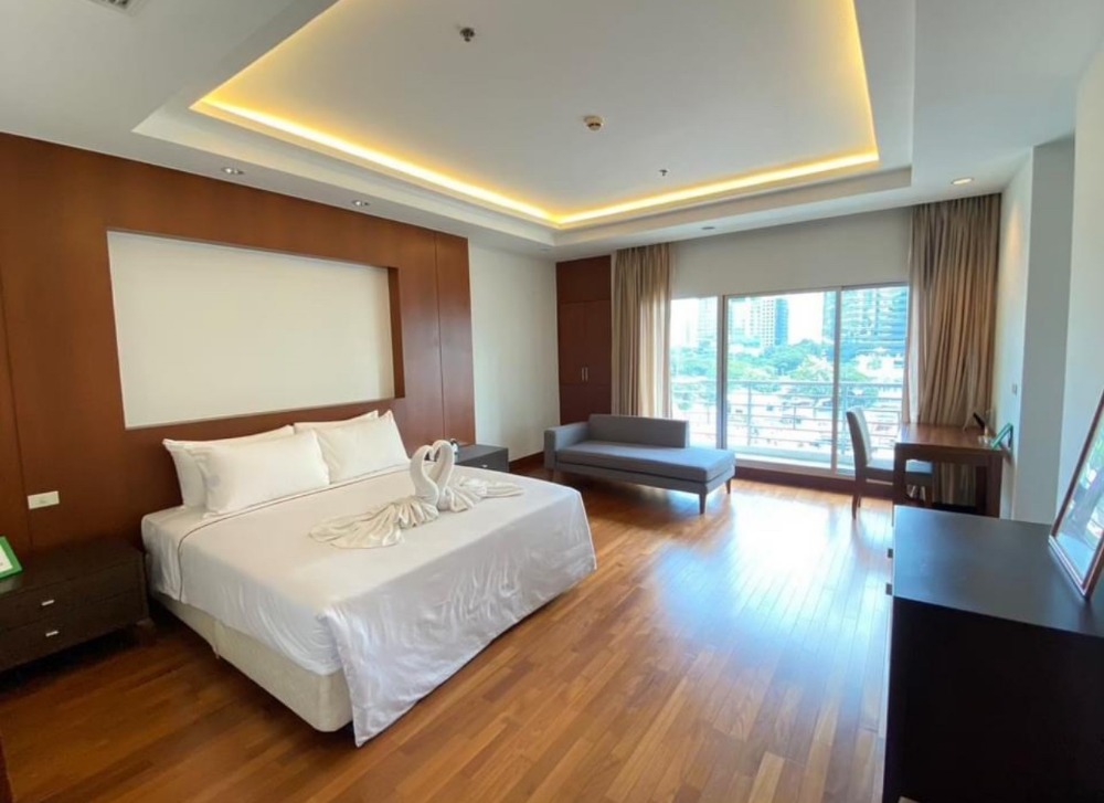 For RentCondoWitthayu, Chidlom, Langsuan, Ploenchit : ● Prime Location ● 05+ floor 220.00 sq.m. 3 Beds | Condo near MRT Lumpini 3 mins, Central Embassy 4 mins, BTS Ploenchit 5 mins.