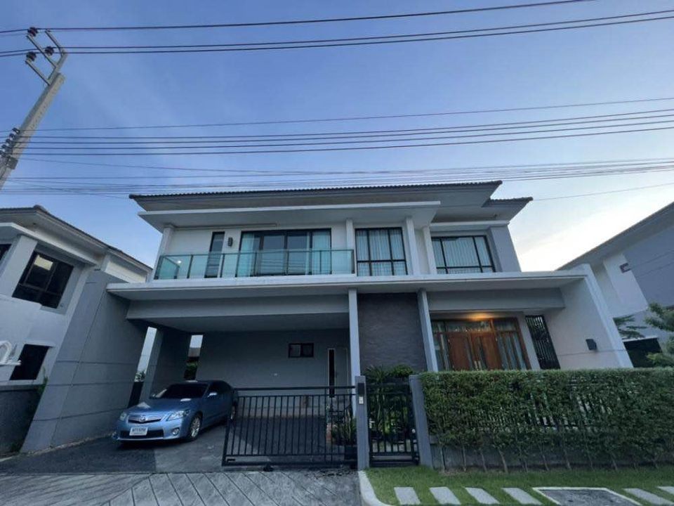 For RentHousePinklao, Charansanitwong : 2-story detached house for rent, 4 bedrooms, Ratchaphruek, Taling Chan, Pinklao area, ready to move in, The City Ratchaphruek-Suan Phak. No pets allowed There is space next to the house. Suitable for living in a large family. Facing north, the house is st