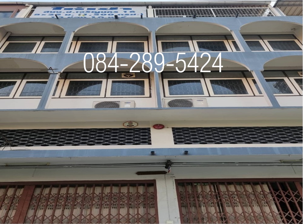 For RentShophouseWongwianyai, Charoennakor : For rent, 5-storey commercial building , 2 units, Soi Charoen Nakhon 16, Near Sathorn Pier Sena Fest Shopping mall