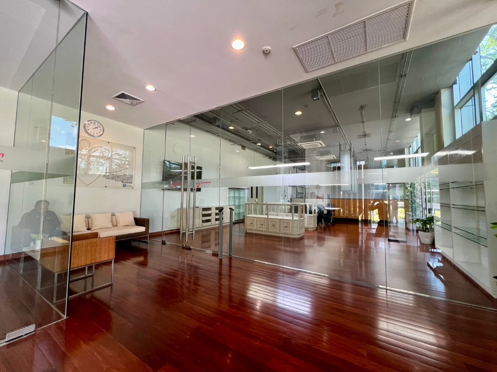 For RentOfficeLadprao101, Happy Land, The Mall Bang Kapi : Luxury office for rent, Lat Phrao 101- Nawamin 95, complete office furniture. Ready to move in the morning immediately.