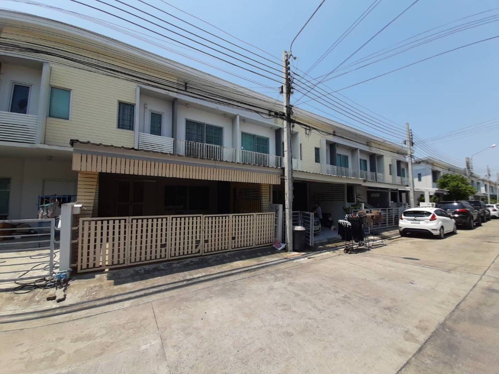 For SaleTownhomeLadkrabang, Suwannaphum Airport : P-1387 Urgent sale and rental! The Connect On Nut 2, beautiful house with space to add a kitchen at the back.