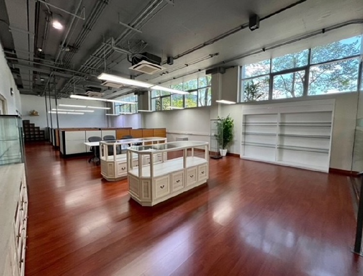 For RentOfficeLadprao101, Happy Land, The Mall Bang Kapi : For Rent Office for rent, 1st floor (rent 1st floor only), Soi Lat Phrao 101, next to Pho Kaew Road, area 240 square meters, some office furniture / parking for 6 cars / Office decorated very beautifully, Modern / suitable as an office, online business, I