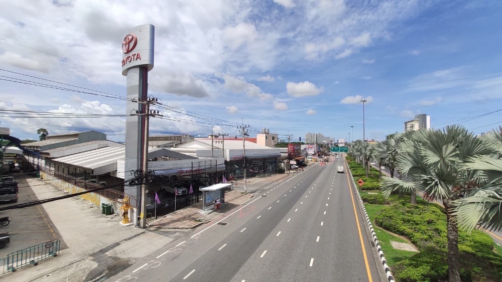 For SaleShowroomPattaya, Bangsaen, Chonburi : Car showroom for sale with repair service center Next to Sukhumvit Road (Pattaya-Naklua) Chonburi, Thailand.