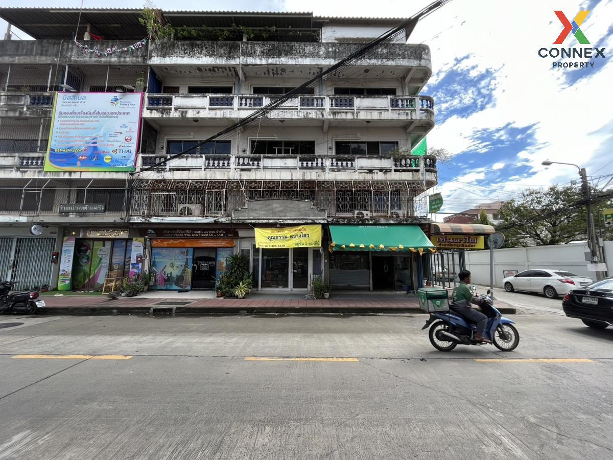 For SaleShophouseKasetsart, Ratchayothin : For Sale  Commercial building 4.5 Floor Soi Ngamwongwan 43 , Thung Song Hong , Lak Si , Bangkok , CX-92595