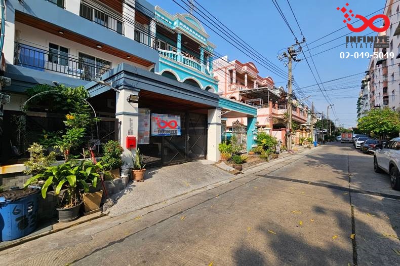 For SaleTownhouseYothinpattana,CDC : 3-story townhouse for sale, Rung Rueang Village, Lat Phrao 80, near the expressway - Ekamai Ramindra.