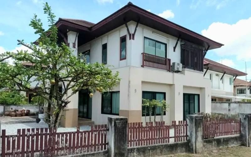 For SaleHouseSriracha Laem Chabang Ban Bueng : Used house for sale, 3 bedrooms, Paweewan Village - Sriracha, detached house, lots of space.