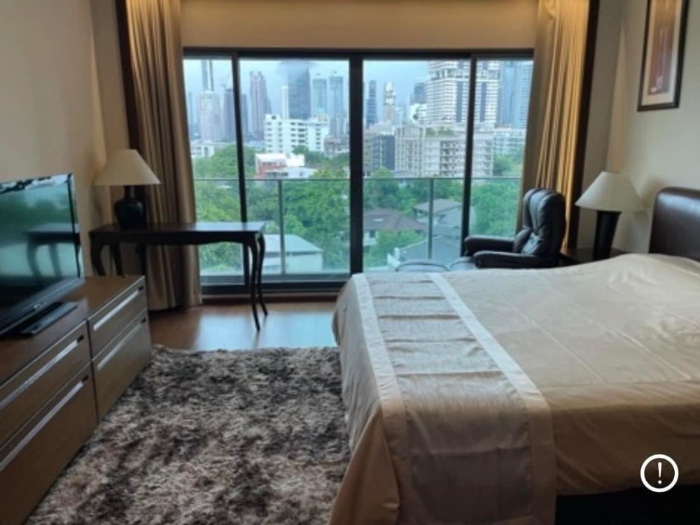 For SaleCondoSukhumvit, Asoke, Thonglor : ♦ Duplex Type ♦ 05+ Floor 90 sq.m. | 2 Beds fully furnished | Skywalk to BTS Thonglor, Major Cineplex Sukhumvit 2 mins., BTS Ekkamai 2 mins., Sukhumvit Hospital 5 mins.