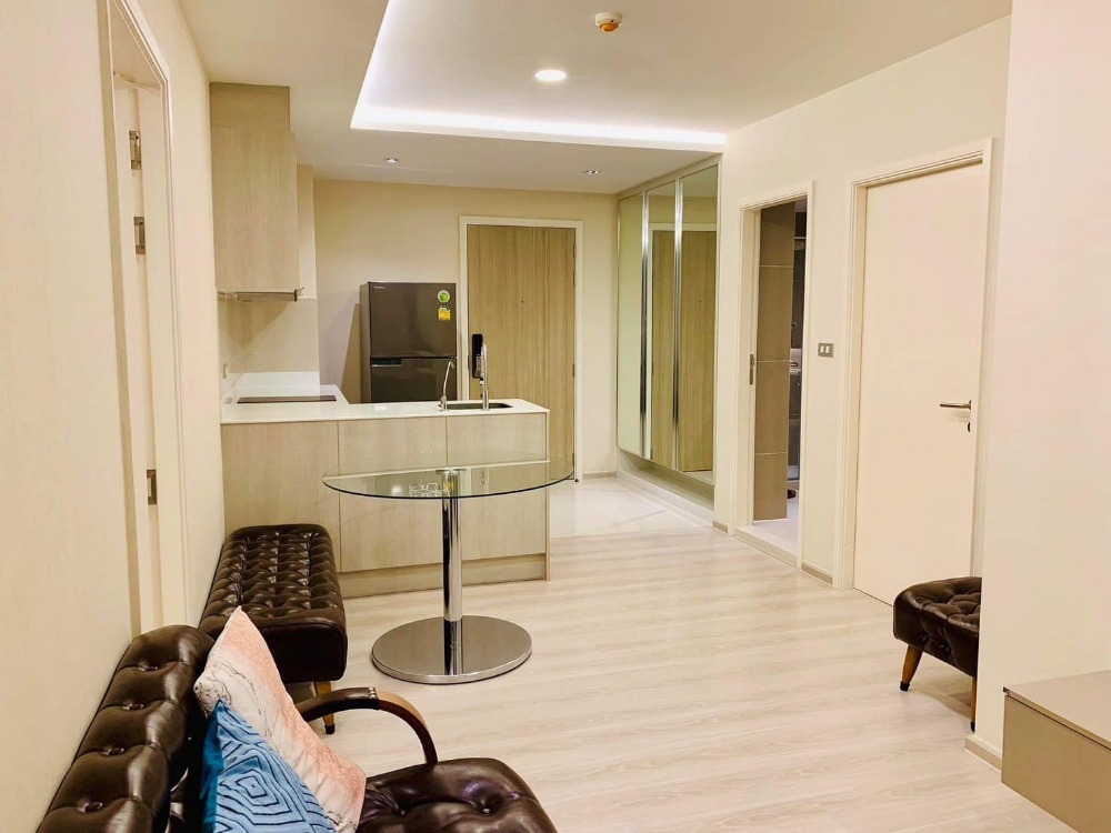 For RentCondoSukhumvit, Asoke, Thonglor : VTS105 Vtara Sukhumvit 36, 4th floor, Building E, swimming pool view, 68 sq m., 2 bedrooms, 2 bathrooms, 43,000 baht, 099-251-6615