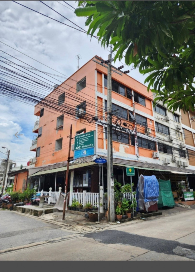 For SaleShophouseNawamin, Ramindra : Commercial building for sale, Soi Ramindra 58, Soi Nawamin 94, area 412 sq m., 51 sq w, corner unit, 2 units.