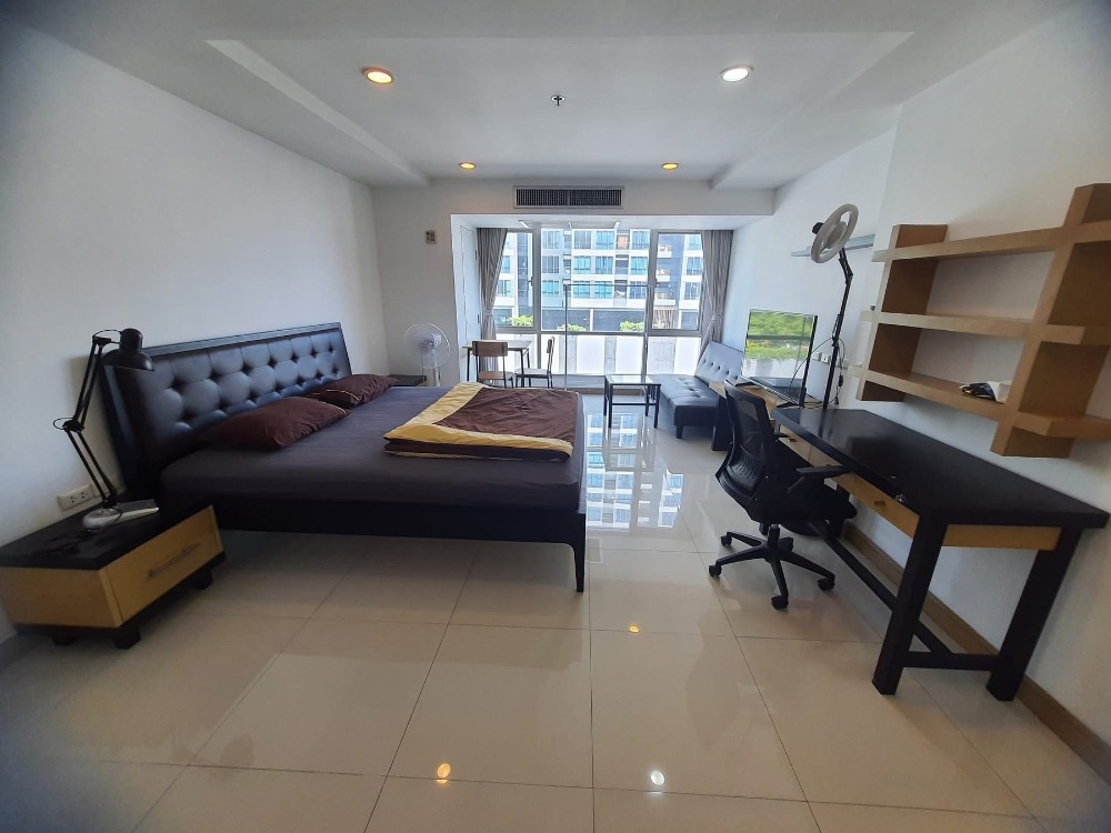 For RentCondoNana, North Nana,Sukhumvit13, Soi Nana : ★ The Trendy Sukhumvit 13 ★ 35 sq m., 9th floor (one bedroom), ★ near BTS Nana ★ near Terminal 21 shopping center ★ many amenities ★ Complete electrical appliances