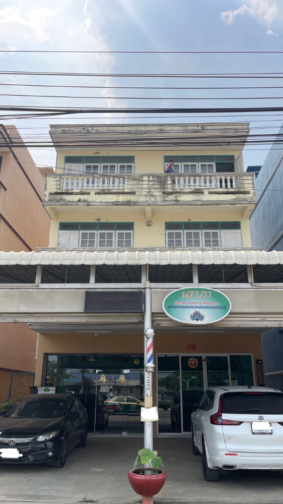 For SaleShop HousePhutthamonthon, Salaya : Selling cheap!! Commercial building, 3 and a half floors, size 86.9 square meters, next to the main road, Phutthamonthon Sai 3, very suitable for business, convenient travel, near Borommaratchachonnani Road.