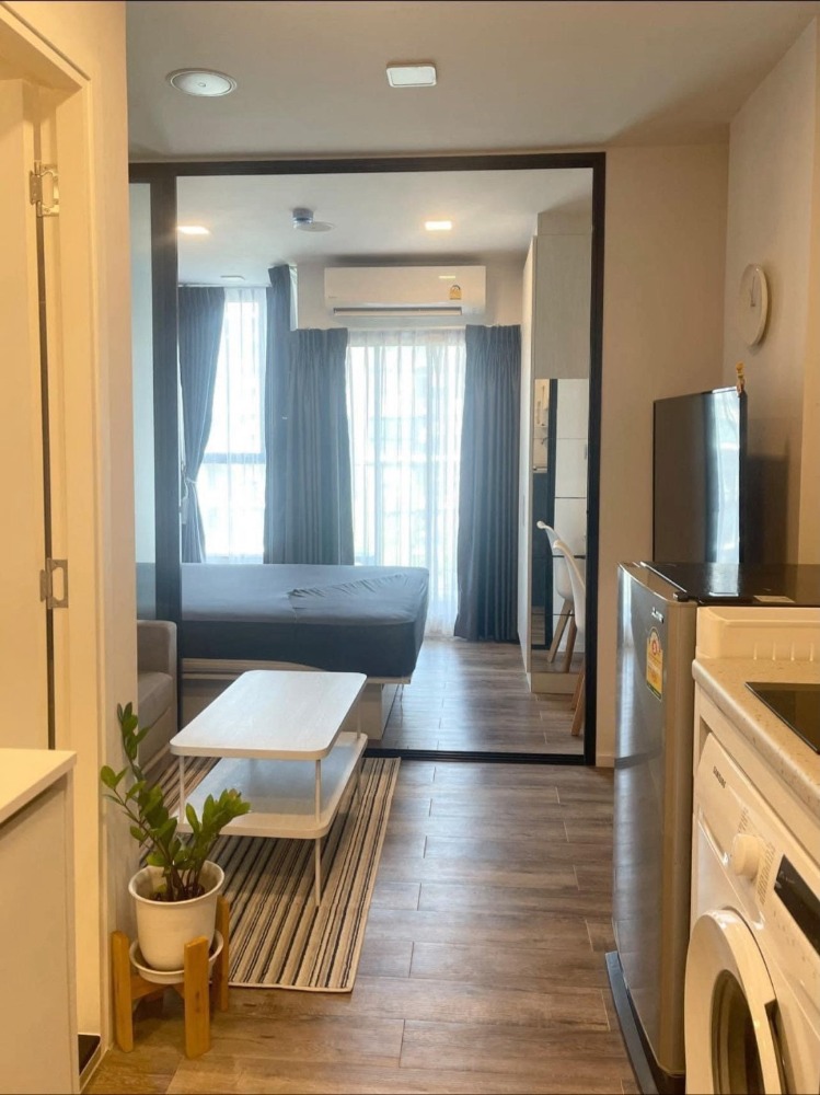 For RentCondoChaengwatana, Muangthong : ★ Atmoz Cheangwattana ★ 22 sq m., 6th floor (1 bedroom, 1 bathroom), ★Si Rat Expressway entry and exit point. Near the Pink Line MRT, 2 stations ★Near restaurants, near Tesco Lotus, Big C, The Avenue and Impact Muang Tho