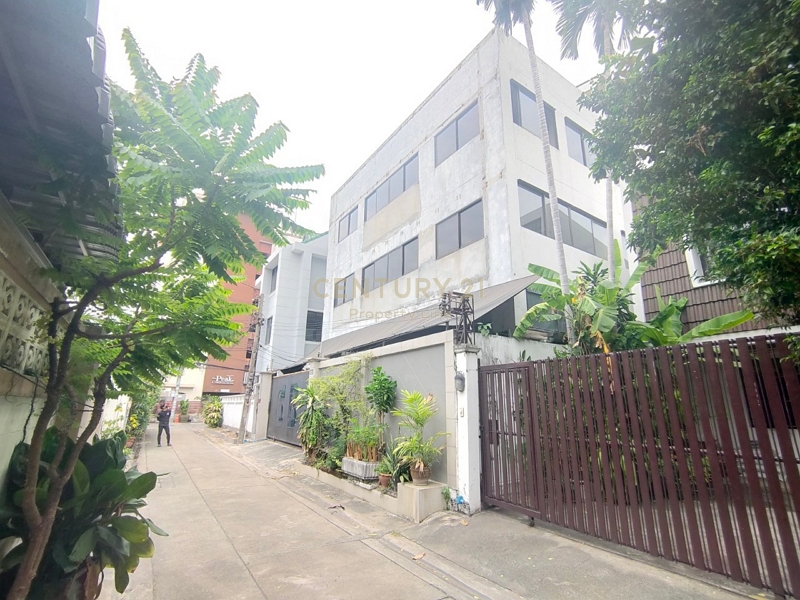 For SaleHouseRatchadapisek, Huaikwang, Suttisan : Urgent sale, detached house, Huai Khwang zone. Soi Pracharat Bamphen Ready to build an office + do business