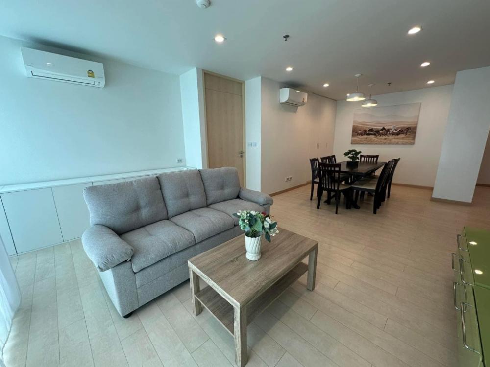 ขายคอนโดสีลม ศาลาแดง บางรัก : 📢👇Corner unit , 3 balconies with unblocked view, fully furnished, surrounding with many restaurants, coffee shops, schools,  ready to move in