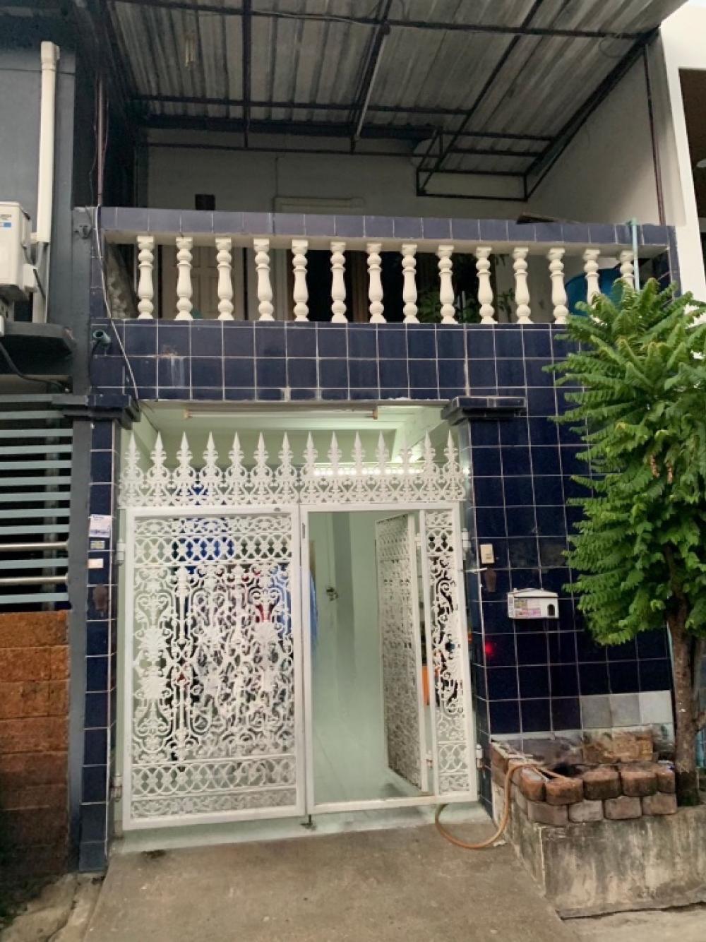 For SaleTownhomeVipawadee, Don Mueang, Lak Si : Townhouse 2 stories, 18 sqw near Don Mueang Airport, very convenient to commute, 5 min walk to bus stop , 2 bus stop to Don Mueang Airport