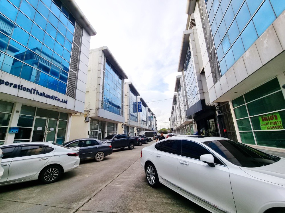 For RentShophouseLadkrabang, Suwannaphum Airport : Airport Link Lat Krabang 25-34 Kingmongkut Commercial building for rent Soi 4Stories Sangkaracha