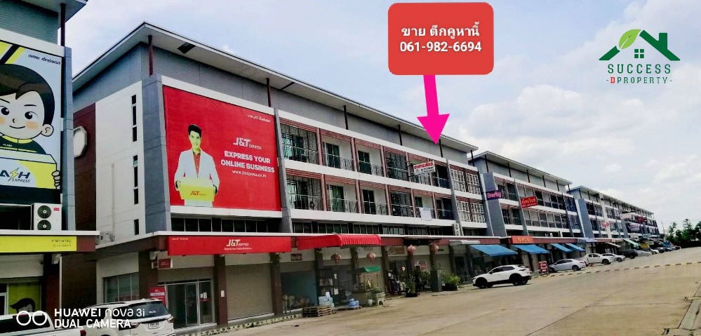 For SaleShophouseSamut Prakan,Samrong : 3-story commercial building for sale, next to the main road, Phraeksa, new condition, decorated, ready to move in. Good location near Bang Pu Industrial Estate. Near a large community area