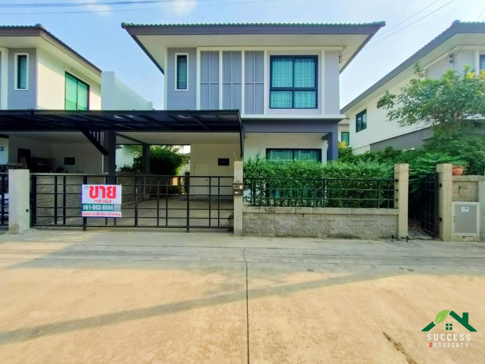 For SaleHousePathum Thani,Rangsit, Thammasat : Semi-detached house for sale, Chat Luang 16, Rangsit-Khlong 3, in new condition. Project next to the road along Khlong Sam Good location, convenient travel