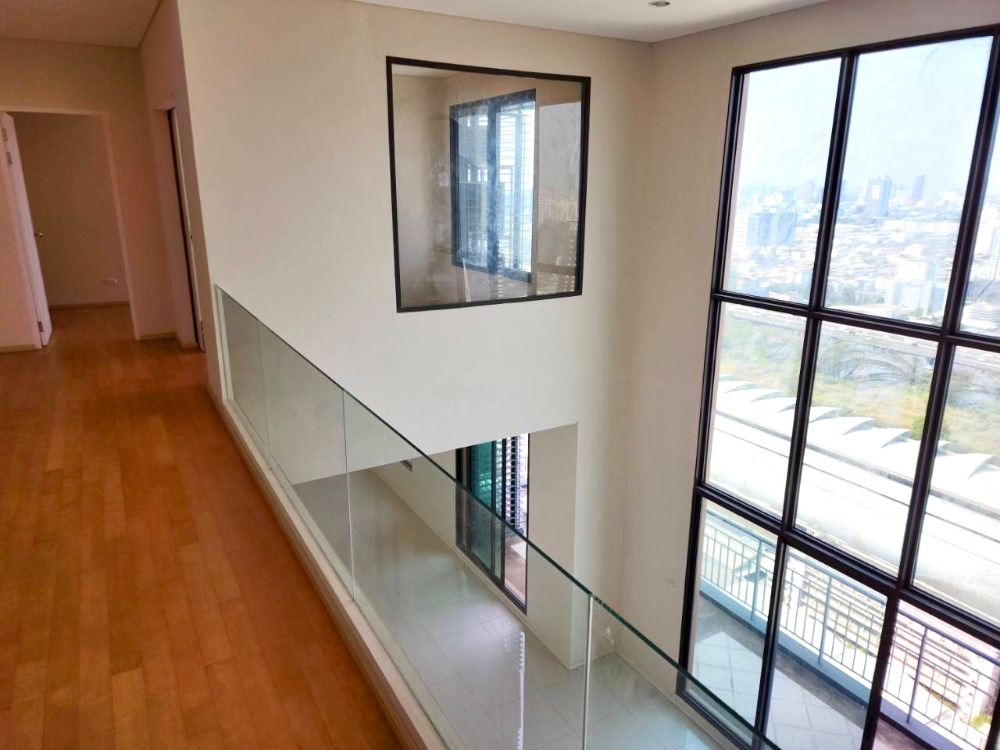 ให้เช่าคอนโดพระราม 9 เพชรบุรีตัดใหม่ RCA : Villa Asoke:  4bed 4bath Duplex 303.64sqm. 40+ Floor 190,000/mth Am: 0656199198