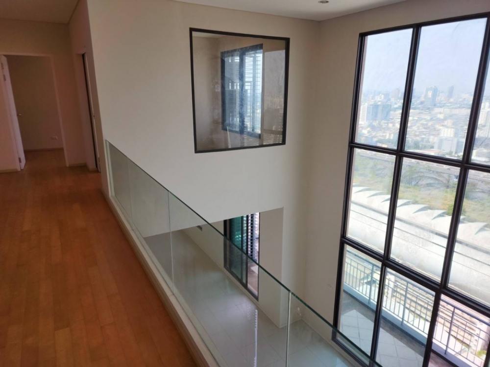 For RentCondoRama9, Petchburi, RCA : Rare item big size unit of 4 beds DUPLEX , partly furnished , big balcony, unblocked view