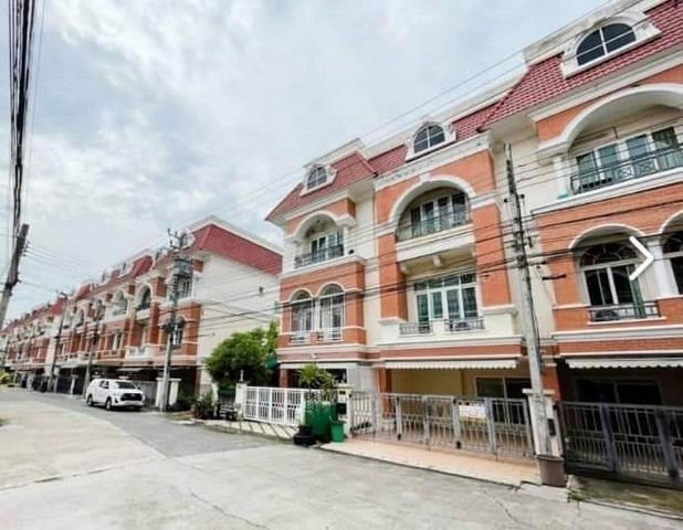 For RentTownhouseKaset Nawamin,Ladplakao : Code C6170 3-story townhome for rent, Casa City Sukonthasawat project, near Kaset-Nawamin Road.