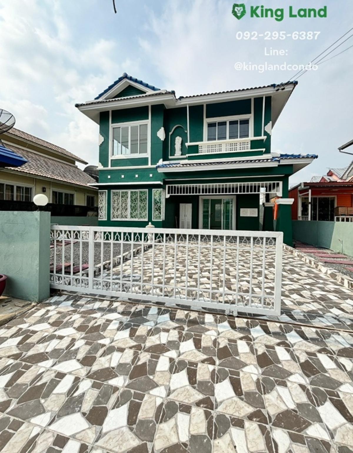 For RentHousePathum Thani,Rangsit, Thammasat : 2-story detached house for rent, Discovery Village, Bali Hai, Rangsit, Khlong 4, Lam Luk Ka Khlong 4, large house, area 58 square meters. Beautifully decorated house Balinese style decoration In the middle of nature, there are 3 bedrooms, 3 bathrooms, par