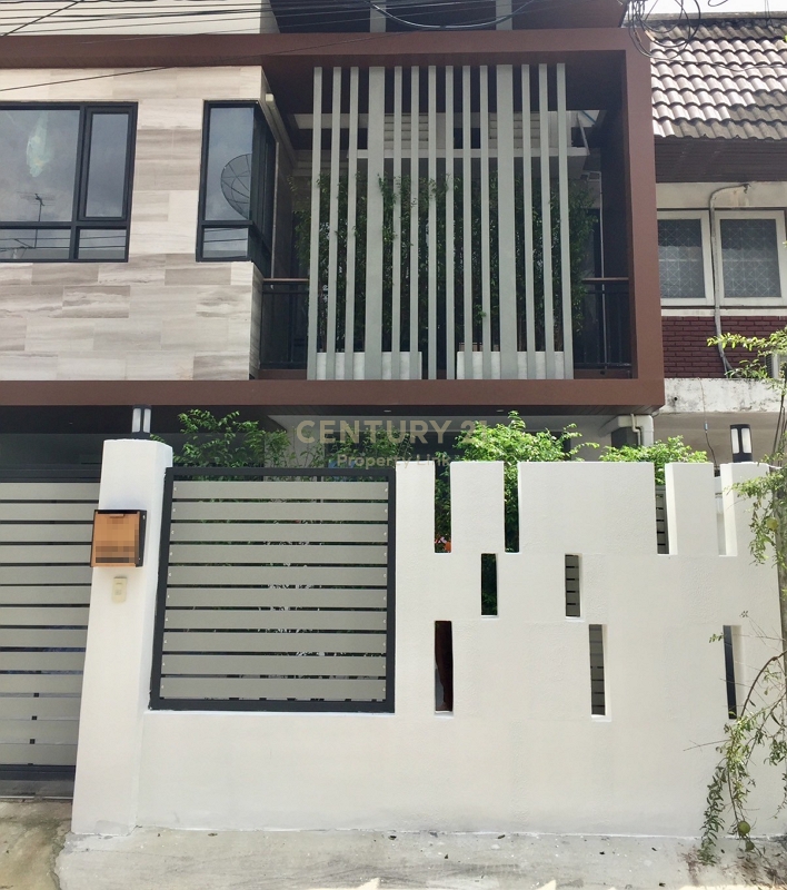 For SaleTownhouseSukhumvit, Asoke, Thonglor : Urgent sale, townhome, good price with tenant, Soi Ekkamai 22/28-TH-66033