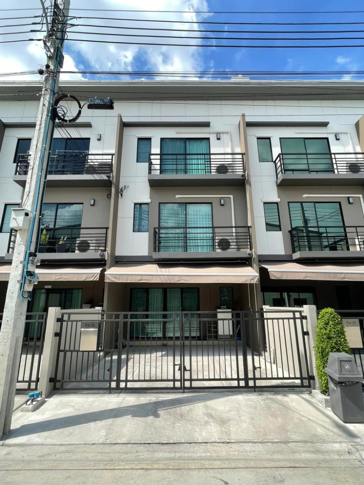 For SaleTownhouseOnnut, Udomsuk : For sales: 3-story townhouse “Baan Klang Muang Srinakarin-On Nut” by AP, 4.4 million Baht, Soi On Nut 70/1. The only one house in the property.