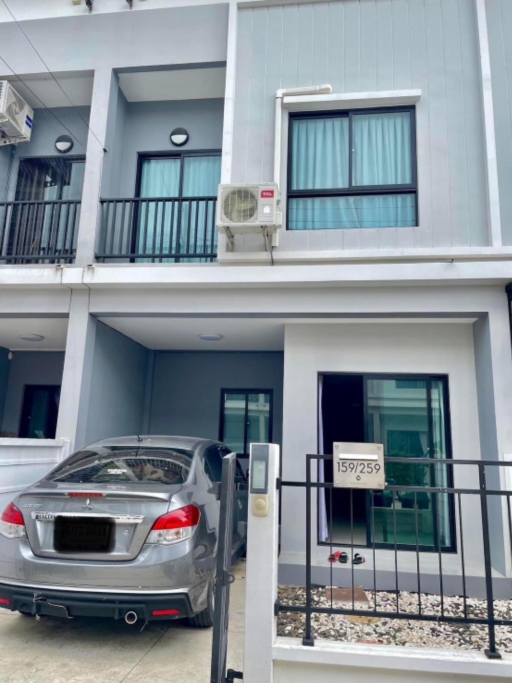 For RentTownhouseNonthaburi, Bang Yai, Bangbuathong : Rent 2-story townhome, The Essence Village, Chaiyapruek-Ring Road, Sai Noi area, new house